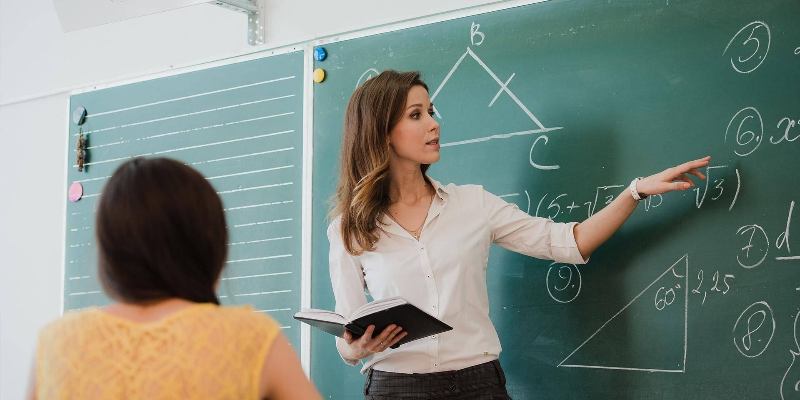 Указки и тетради: что вы знаете о профессии учителя?